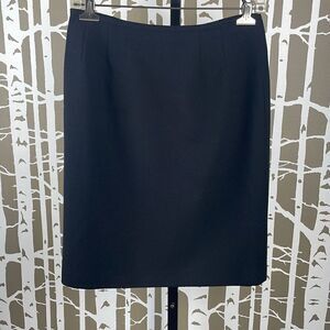 Kasper
Petite 100% Wool Crepe Black Pencil Skirt size 4P
